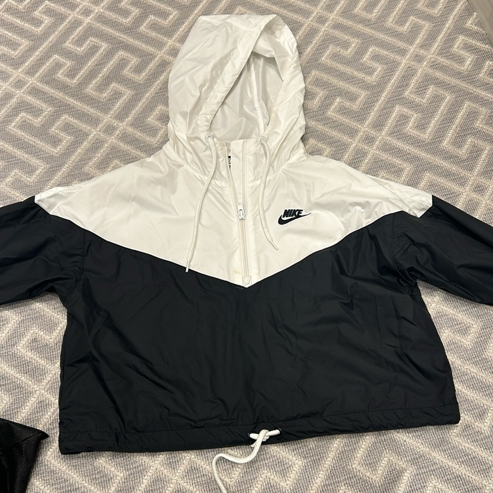NIKE cropped windbreaker size xs